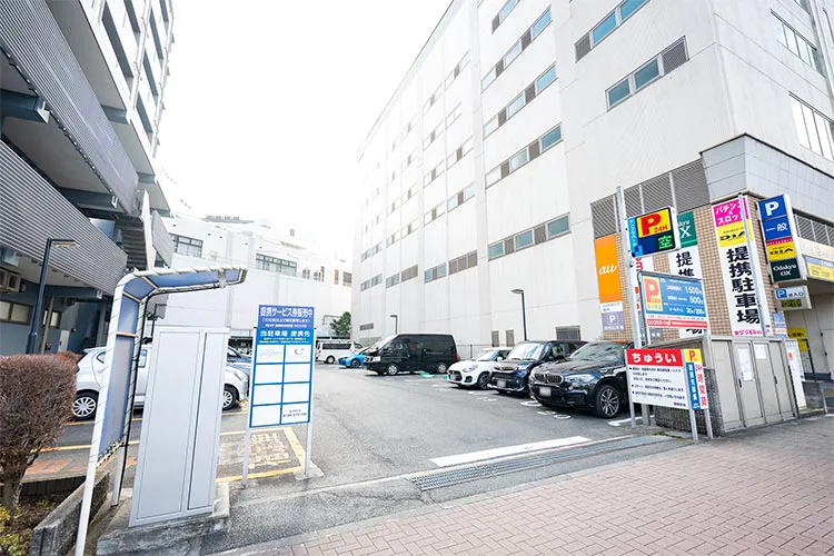 シンコウパーク鶴川駅前駐車場